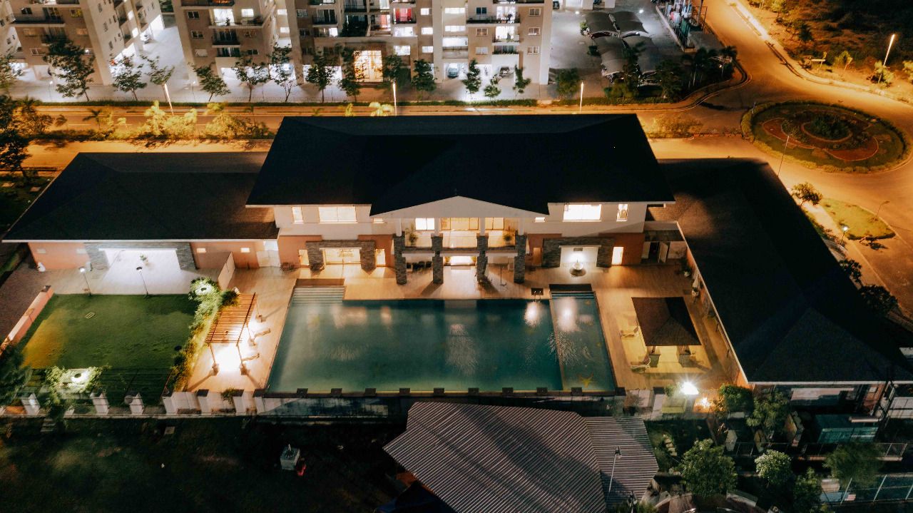 Clubhouse at night